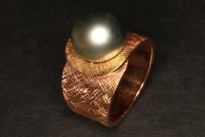 Anillo oro y perla de Tahití