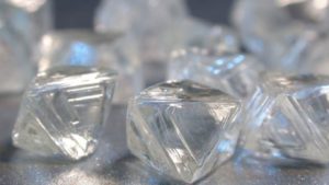 Diamantes naturales y diamantes sintéticos